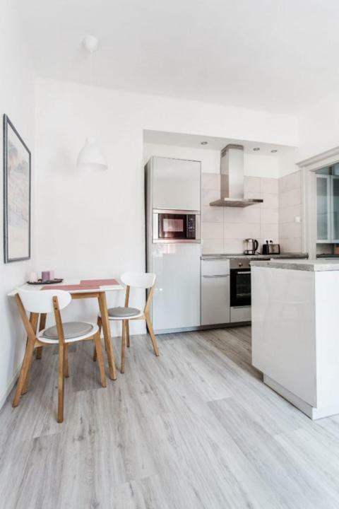 Kincsem Apartment *